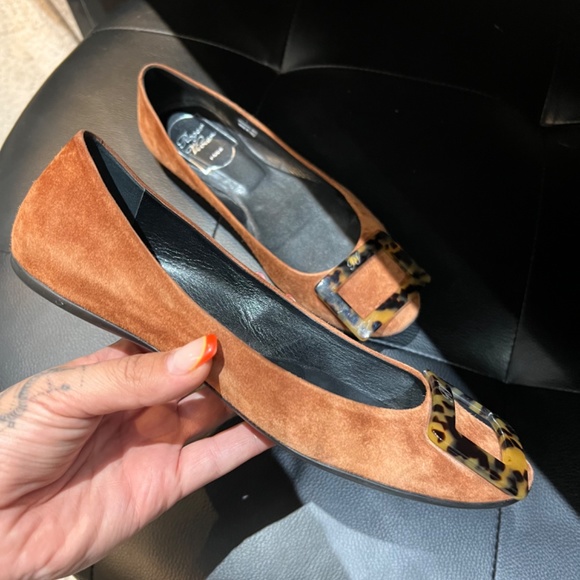 SOLD Roger Vivier Suede Flats - Picture 3 of 7